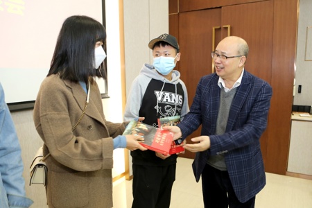 暖心关爱寒假留邕留校学生，beat365官网召开学生代表座谈会