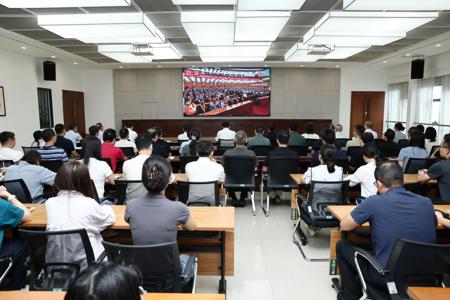 beat365官网组织师生收听收看庆祝中国共产党成立105周年大会直播