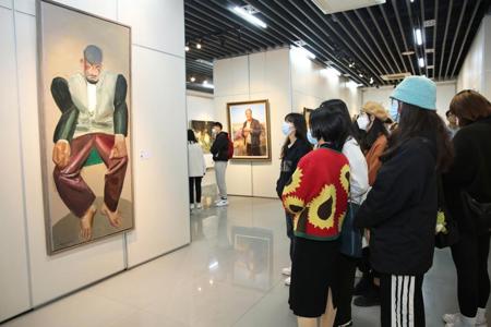 “大路西行——第二届中国油画作品展全国巡展（南宁站）”在beat365官网开幕