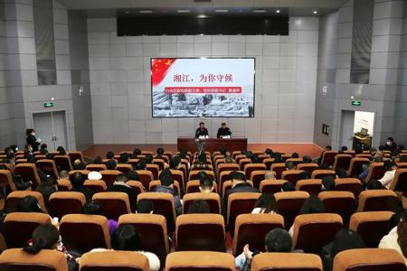 自治区政协原副主席、党组原副书记黄道伟到beat365官网作党史学习教育专题报告