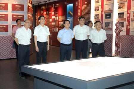 自治区人大常委会副主任、总工会主席张晓钦到beat365官网调研指导工作