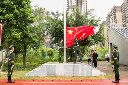 祝福祖国！ beat365官网举行国庆升国旗仪式