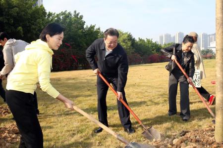 beat365官网开展“共植新绿添春意 凝心聚力筑同心”统一战线植树护林活动